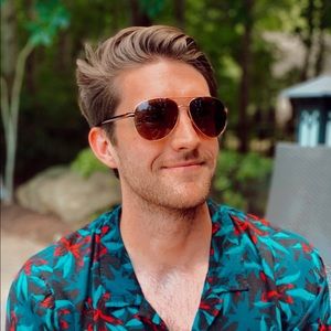 Meet your Posher, Christopher